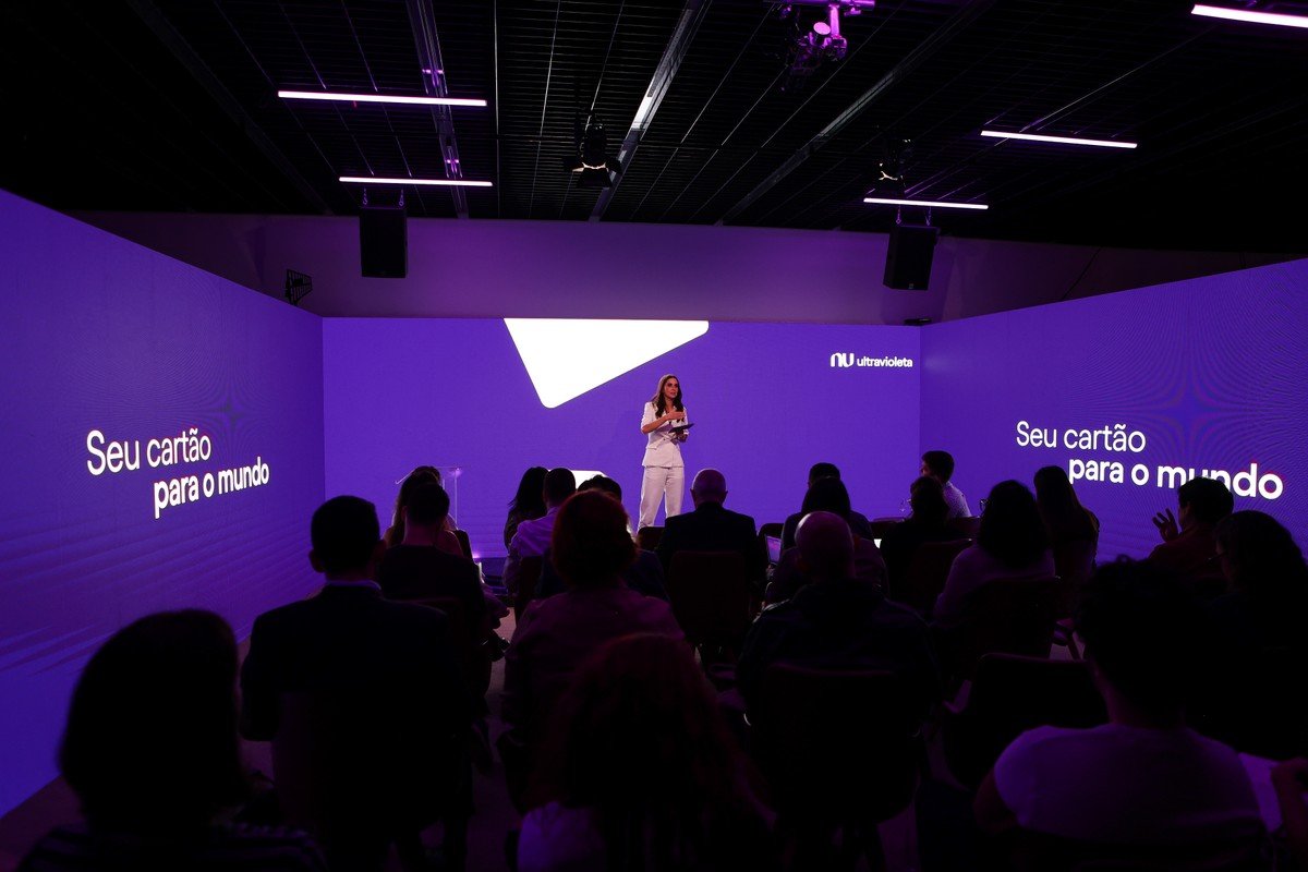 Nubank Ultravioleta amplia benefícios para viajantes com salas VIP e IOF zero - Imagem do artigo original