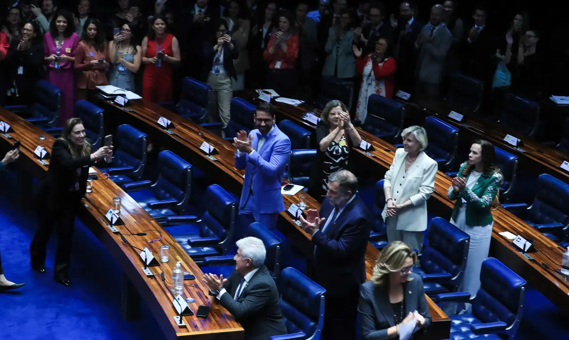 Senado aprova projeto que amplia proteção de crianças e adolescentes na internet - Imagem do artigo original