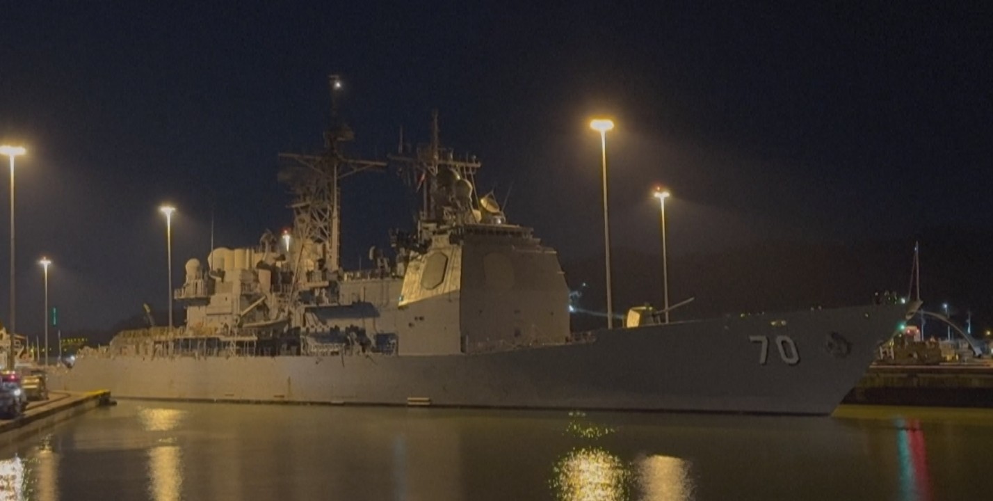 Navio de guerra dos EUA cruza o Canal do Panamá a caminho do Caribe - Imagem do artigo original