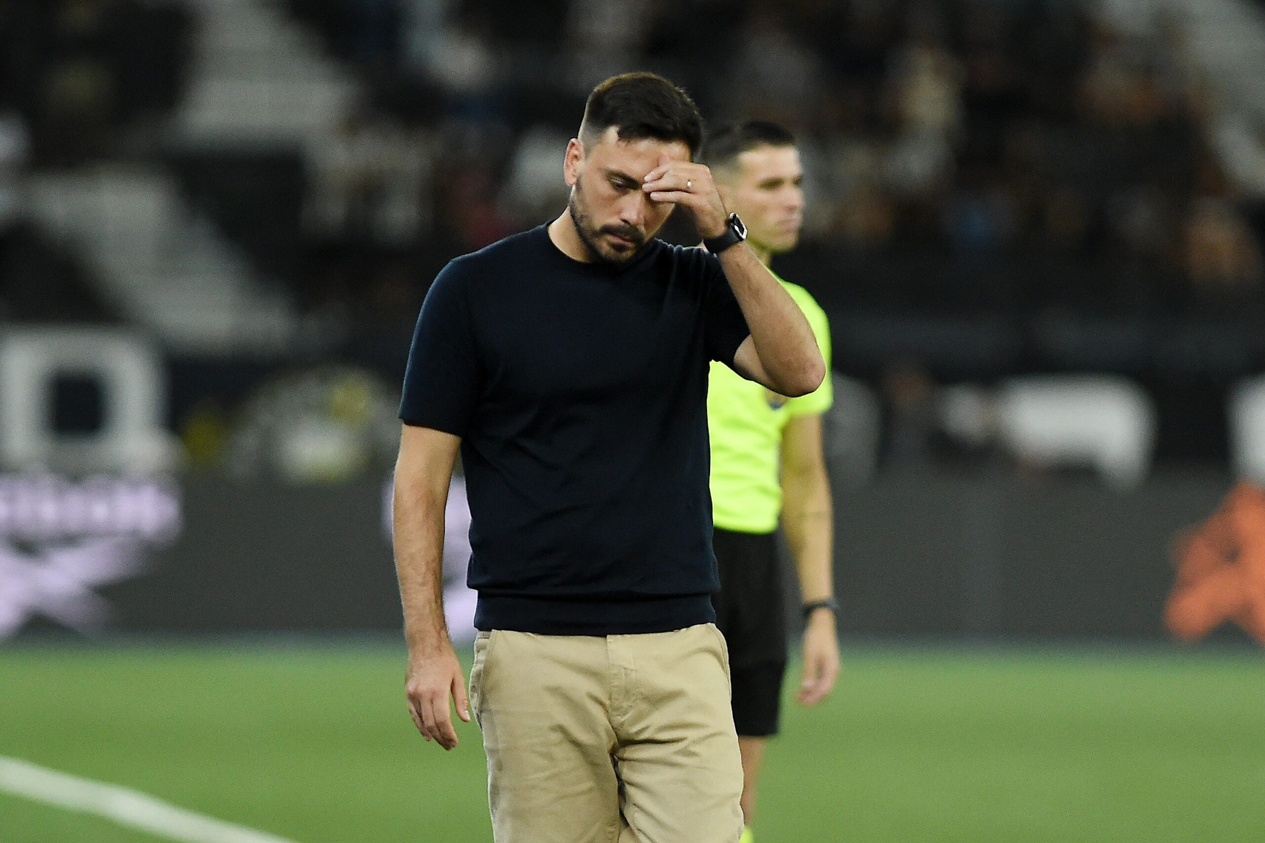 Botafogo aplica 4 a 1 no Bragantino, e Davide Ancelotti exalta postura da equipe - Imagem do artigo original