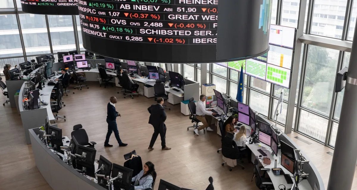 Bolsas da Europa recuam após dados econômicos e tensão - Imagem do artigo