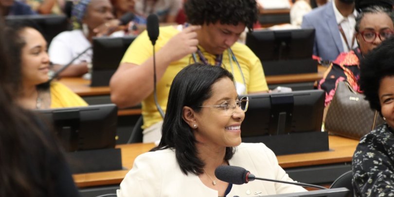 Deputada propõe fim do cartão de crédito consignado - Imagem do artigo