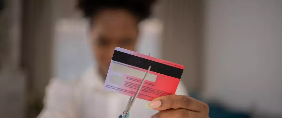 Endividamento no cartão de crédito: causas e impactos - Imagem do artigo