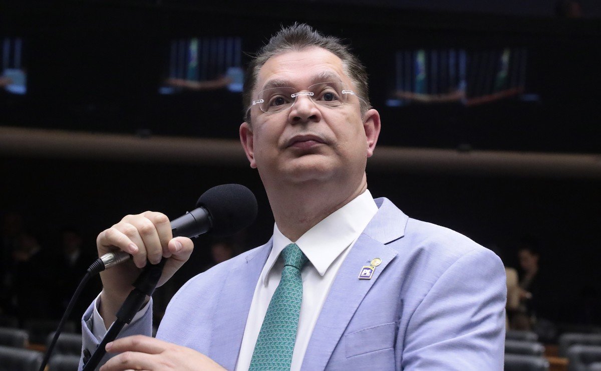 Líder do PL insiste em incluir Bolsonaro no projeto de anistia na Câmara - Imagem do artigo original