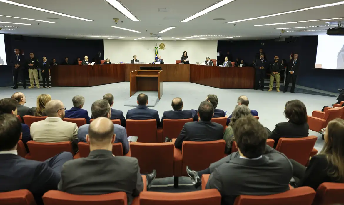 STF agenda sessão extra e amplia julgamento de Bolsonaro e aliados - Imagem do artigo original