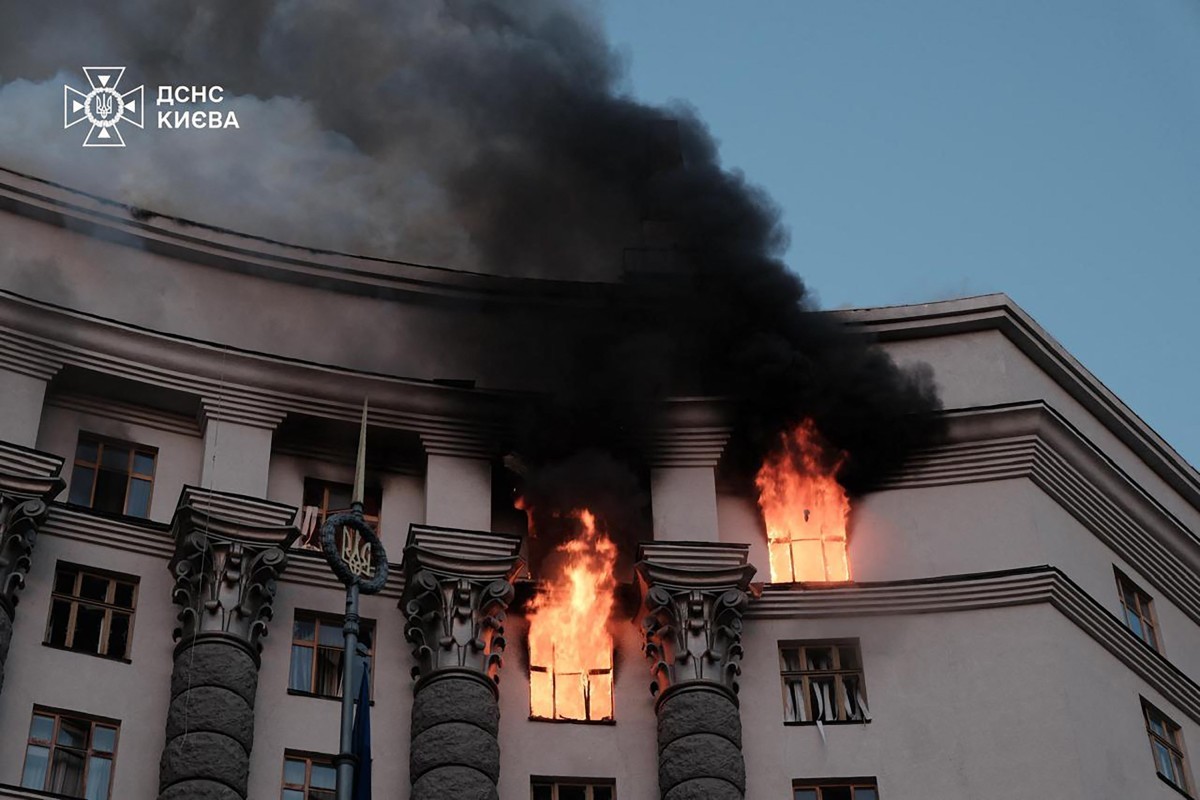 Rússia lança maior ofensiva aérea noturna contra Ucrânia; gabinete de governo em Kiev é atingido e três pessoas morrem - Imagem do artigo original