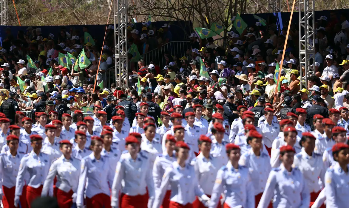 Público de 45 mil pessoas acompanha Desfile de 7 de Setembro em Brasília - Imagem do artigo original