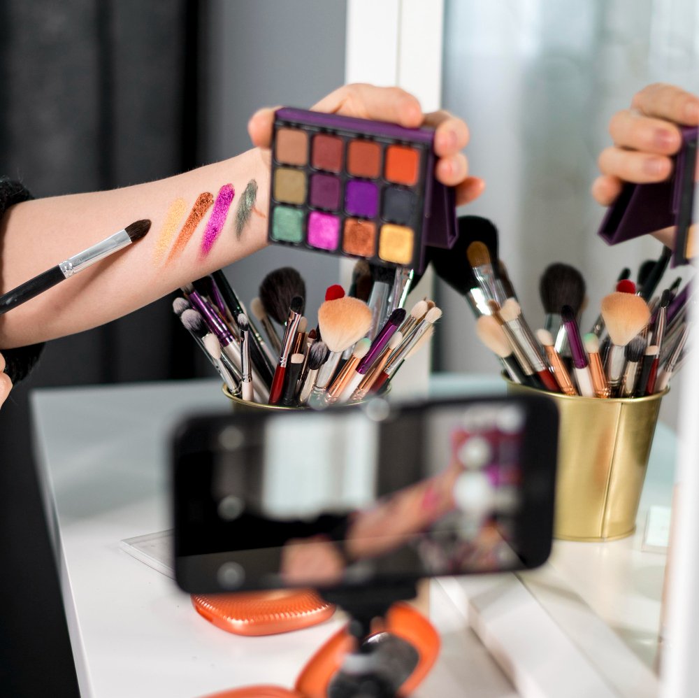 Cotia abre inscrições para cursos gratuitos de cabeleireiro, manicure e maquiagem - Imagem do artigo original