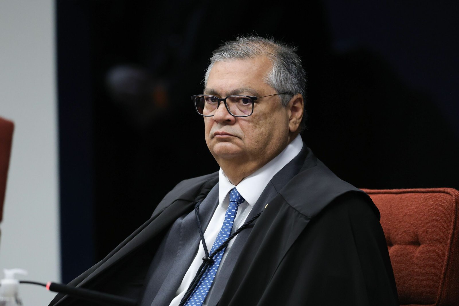 Dino ironiza sanções dos EUA e diz que “tweet ou Mickey” não influenciam julgamento no STF - Imagem do artigo original