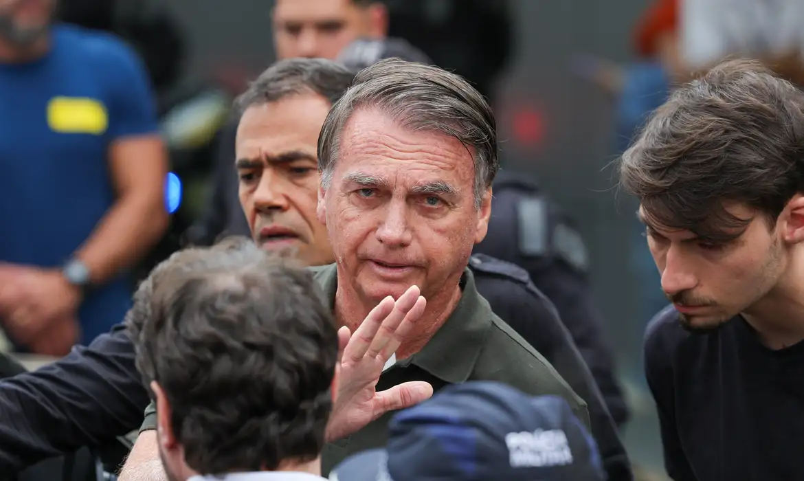 Exames indicam anemia e resquícios de pneumonia em Jair Bolsonaro - Imagem do artigo original