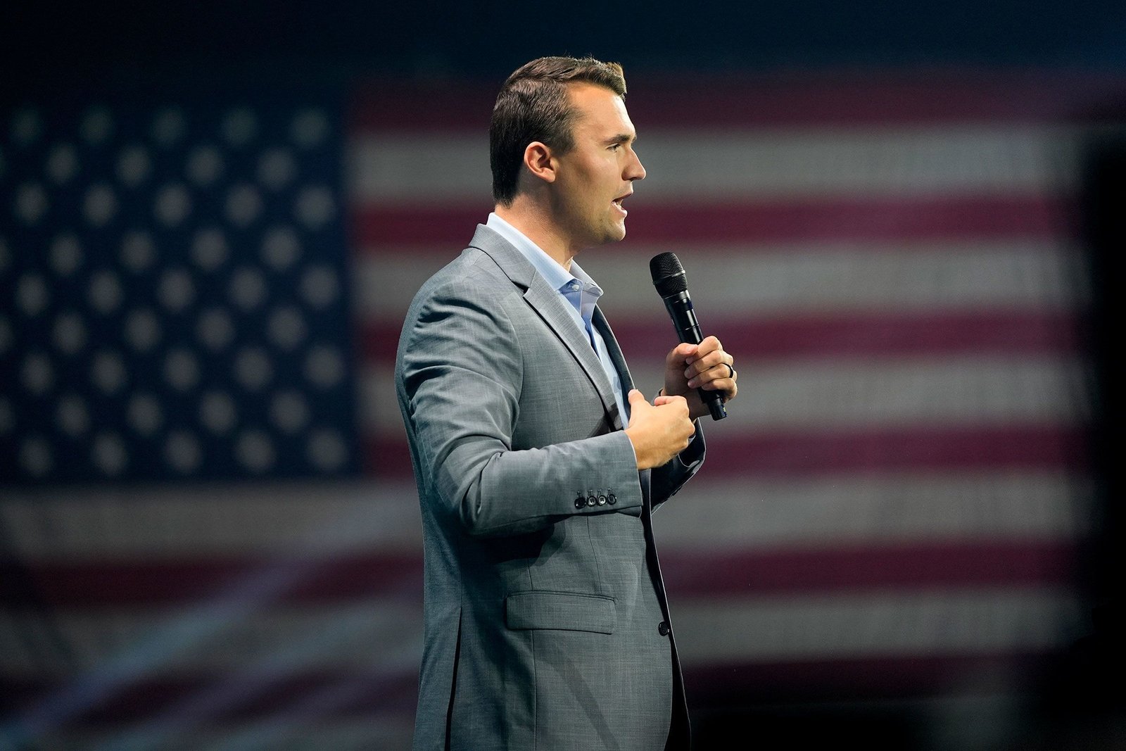 Suspeito de assassinar Charlie Kirk permanece em silêncio e deve ser acusado na terça-feira - Imagem do artigo original