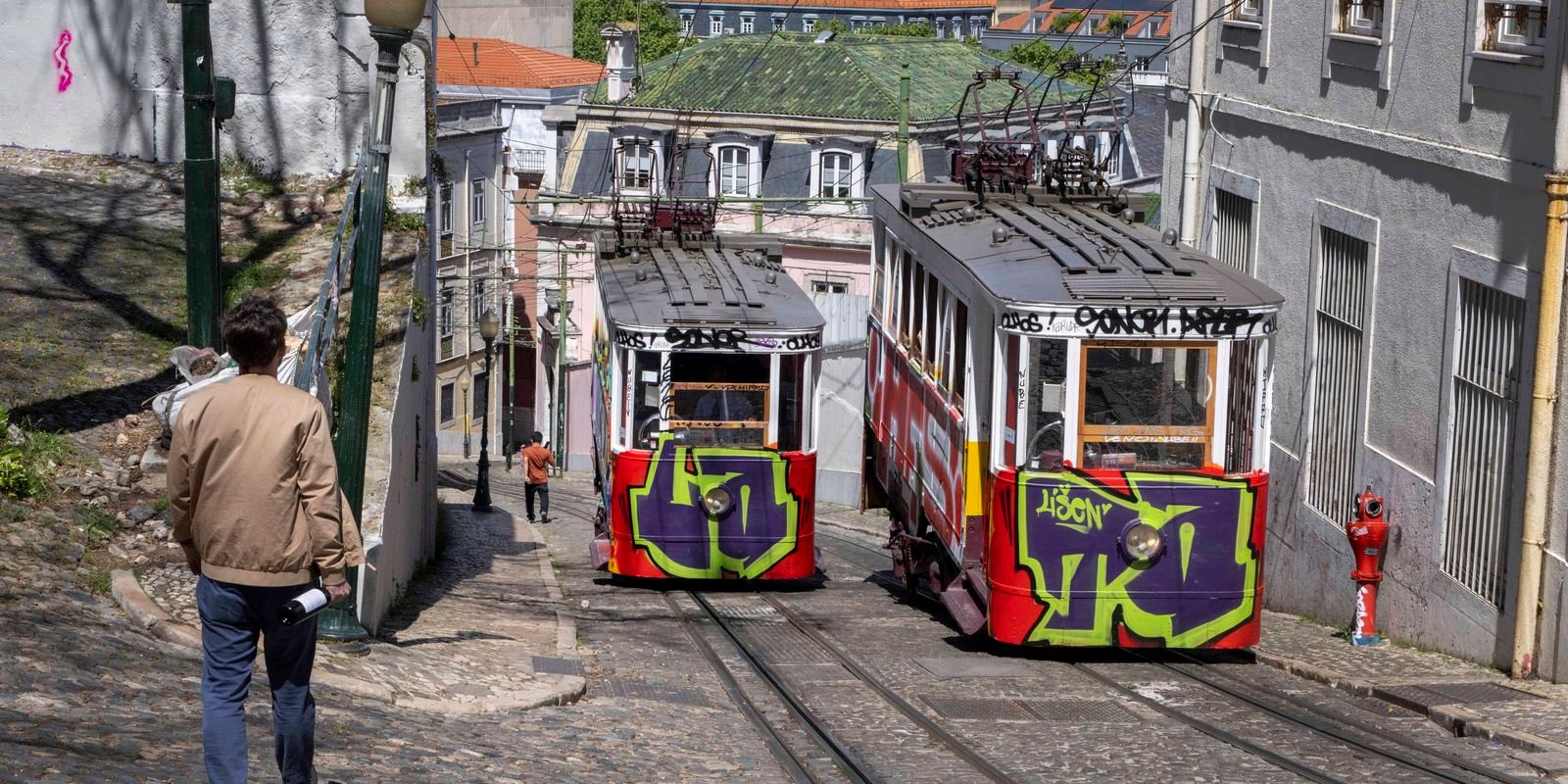 Descarrilamento do Elevador da Glória em Lisboa mata 15 pessoas e deixa 18 feridos - Imagem do artigo