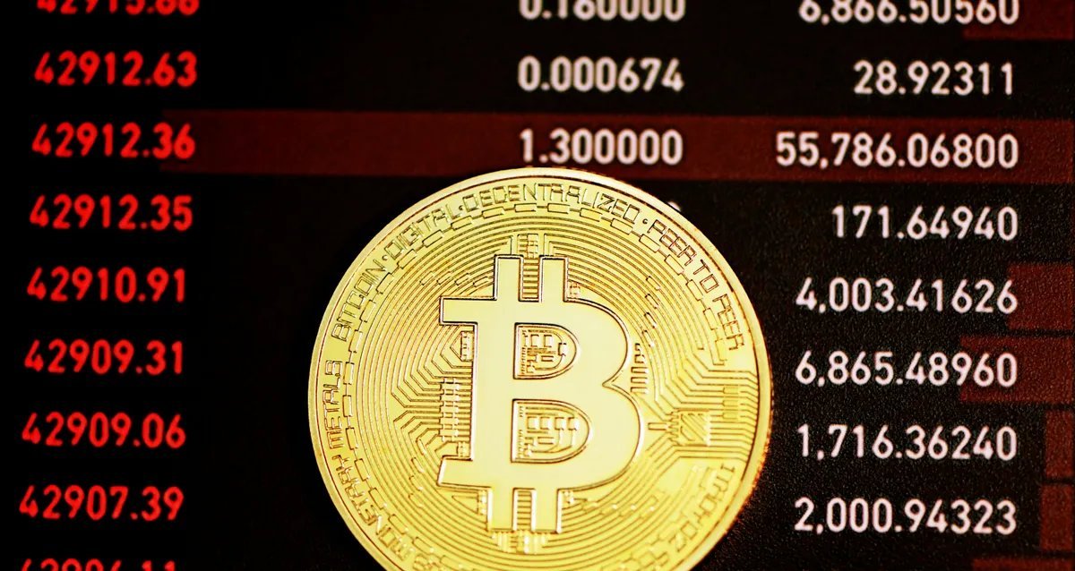 Bitcoin despenca após Trump anunciar tarifa de 100% - Imagem do artigo