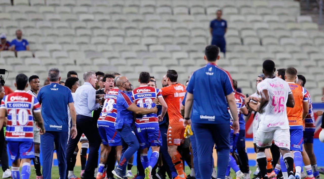 Fortaleza tem dois expulsos em confusão contra o Vasco - Imagem do artigo