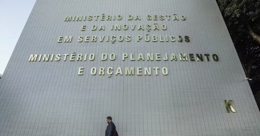 Servidores federais cobram 35% de aumento em benefícios - Imagem do artigo