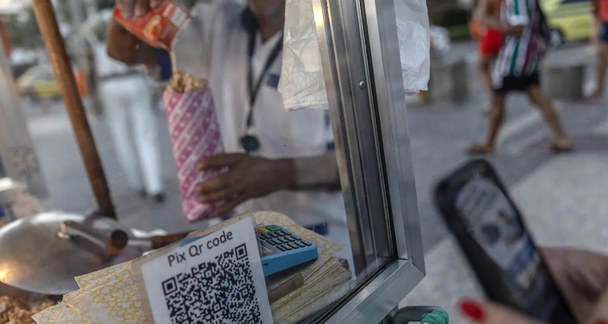 Pix completa cinco anos com alta em pagamentos a empresas - Imagem do artigo