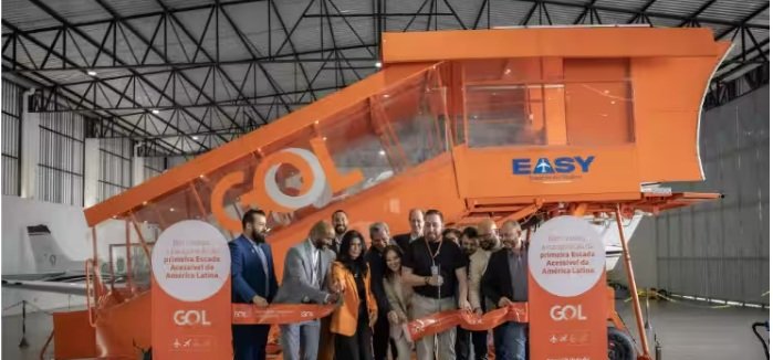 Escada com elevador da GOL estreia acessível em Maringá - Imagem do artigo