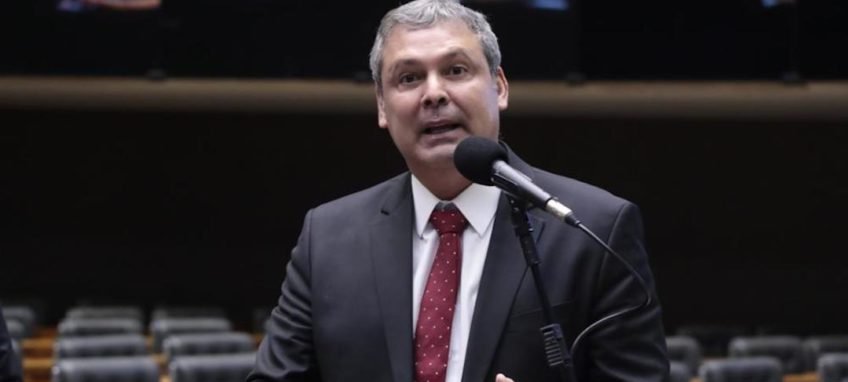 Lindbergh Farias critica Hugo Motta e aponta postura imatura - Imagem do artigo