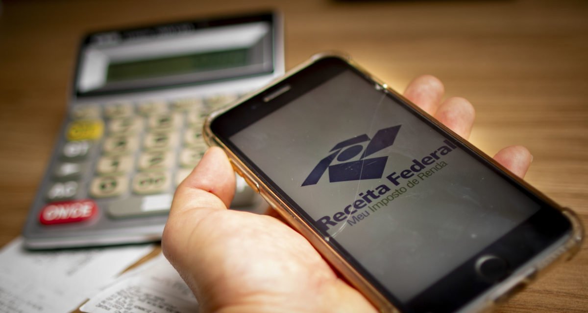 Imposto de Renda: tabela 2026 isenta salários até R$ 5 mil - Imagem do artigo