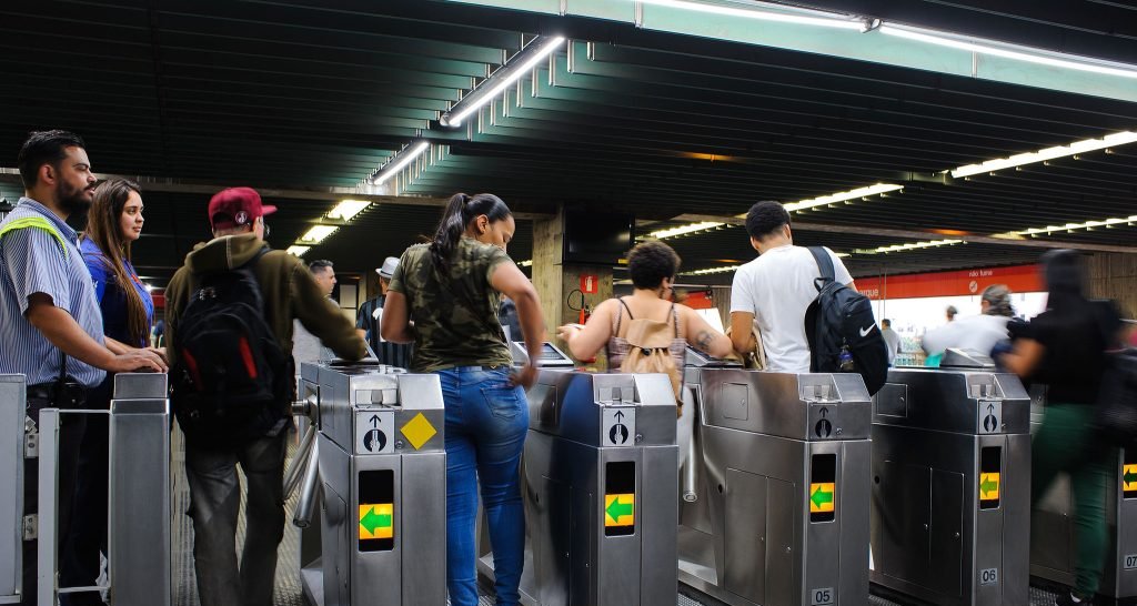 Metrô de São Paulo libera cartão de aproximação nas catracas - Imagem do artigo