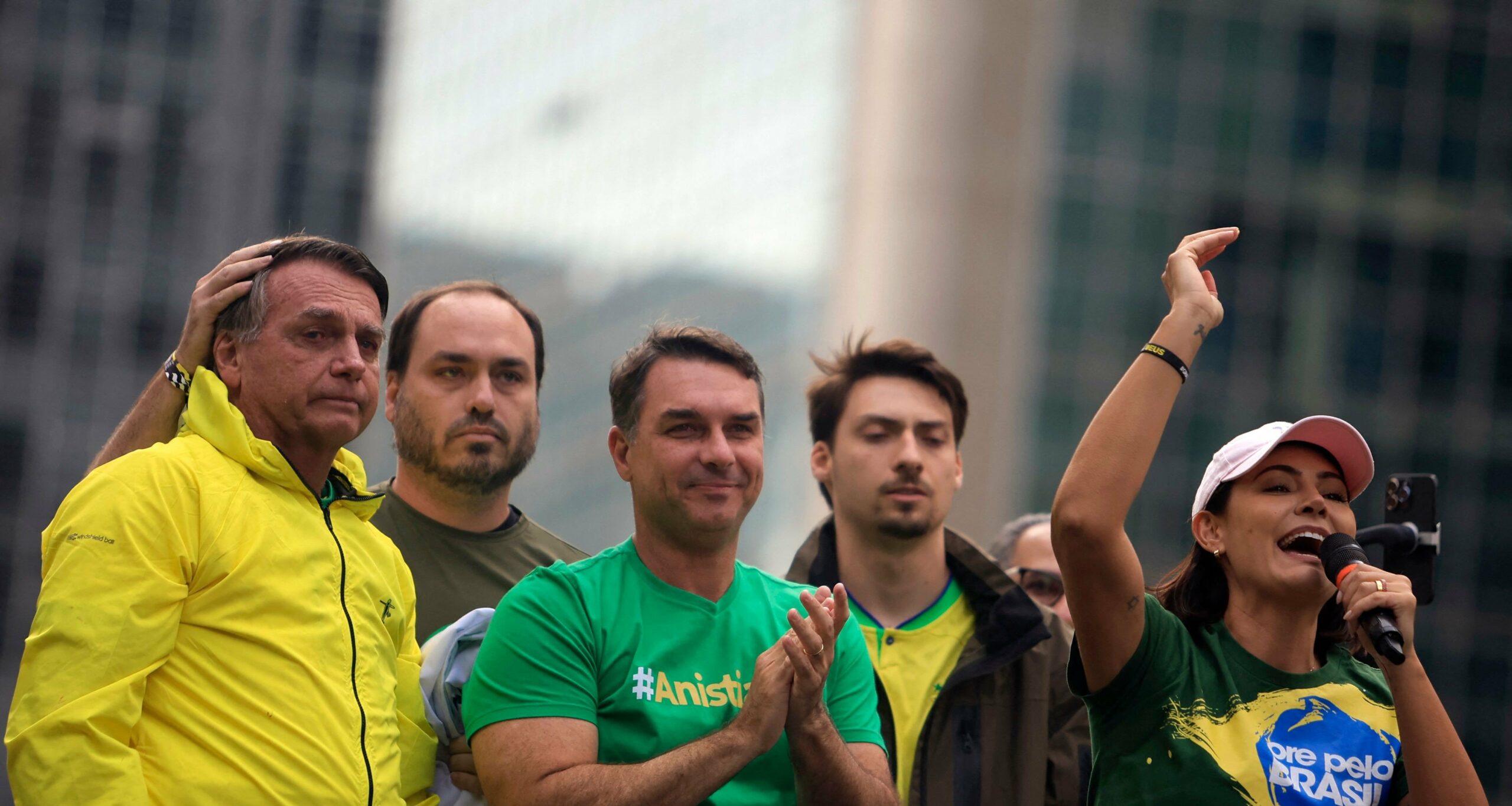 Filhos de Bolsonaro criticam Michelle e expõem racha - Imagem do artigo