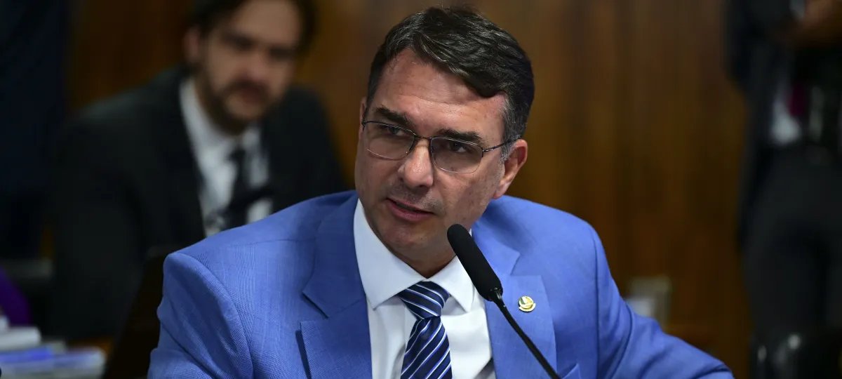 Flávio Bolsonaro será candidato ao Planalto em 2026 - Imagem do artigo