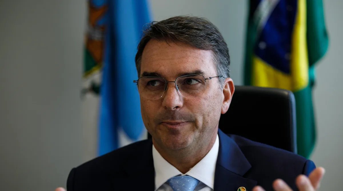Ibovespa cai 4,31% após pré-candidatura de Flávio Bolsonaro - Imagem do artigo