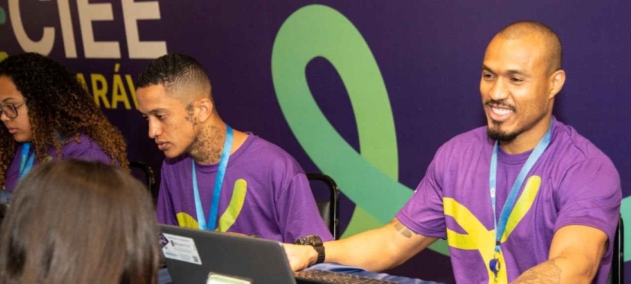 Cursos gratuitos de IA: IBM e CIEE oferecem treinamento - Imagem do artigo