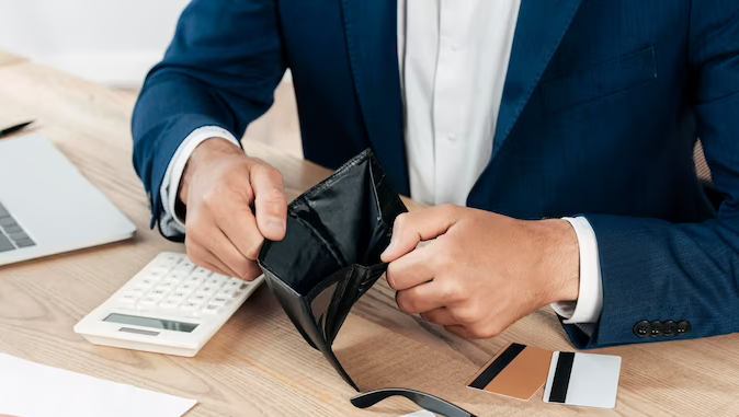 Segunda parcela do 13º salário ajuda a quitar dívidas - Imagem do artigo