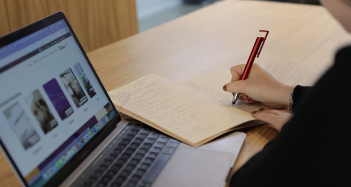 Cursos gratuitos online impulsionam empregabilidade em 2026 - Imagem do artigo