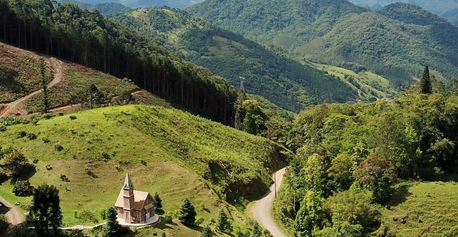 Capela Santa Ana atrai turistas no verão em Santa Catarina - Imagem do artigo