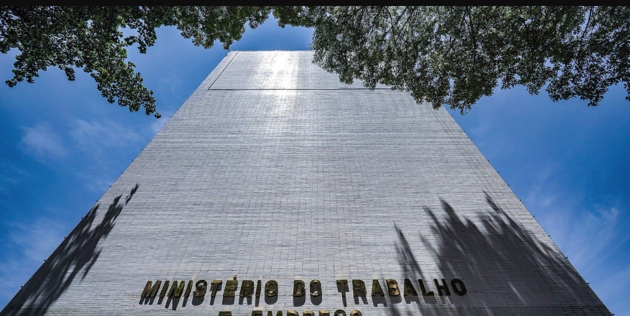 Brasil cria 85,9 mil empregos formais em novembro de 2025 - Imagem do artigo