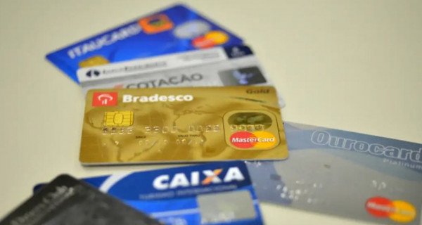 Lei do cartão de crédito limita dívidas ao dobro da fatura a partir de 2026 - Imagem do artigo