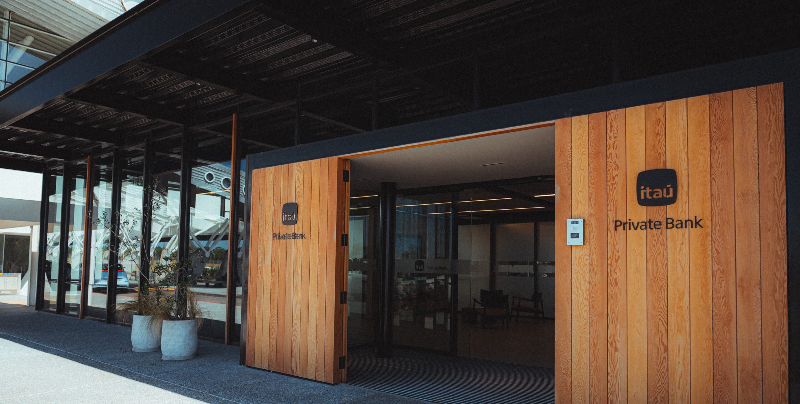 Terminal Itaú Private Bank oferece serviços VIP em Punta - Imagem do artigo original