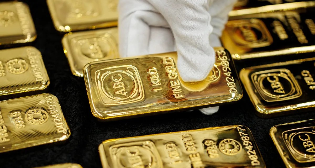 Ouro dispara após invasão dos EUA à Venezuela e tensão global - Imagem do artigo