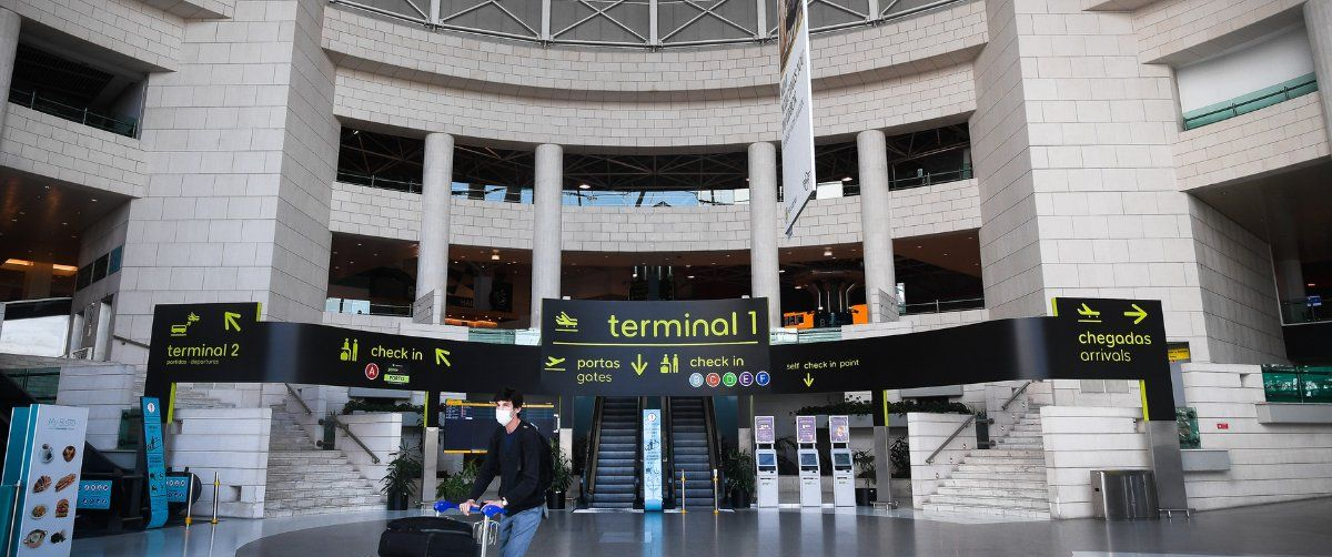 Filas de imigração no Aeroporto de Lisboa caem para 1h - Imagem do artigo
