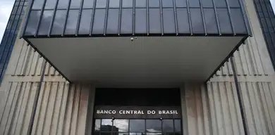 Saída de dólares do Brasil bate segundo recorde em 2025 - Imagem do artigo original