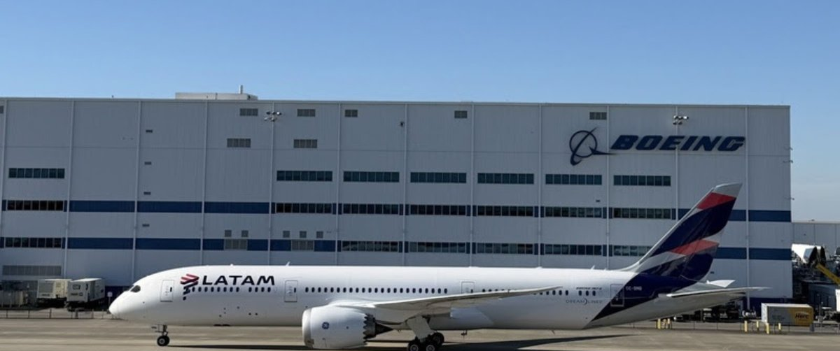 LATAM recebe primeiro Boeing 787-9 com motores GEnx - Imagem do artigo