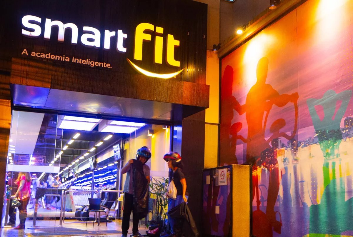 Ações da Smart Fit despencam após sinal cauteloso do CEO - Imagem do artigo