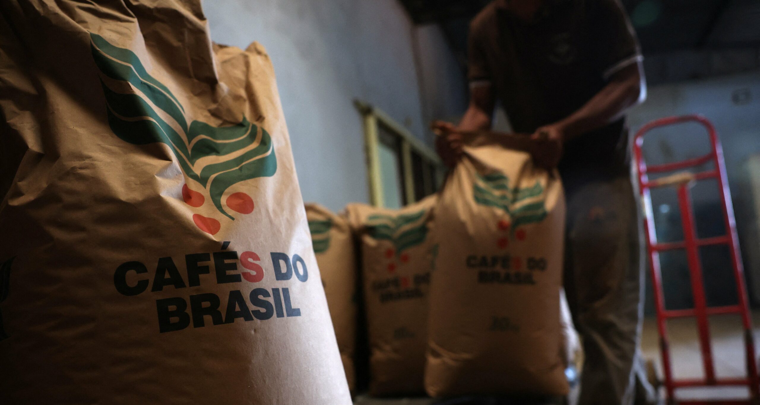 Exportação brasileira de café alcança receita recorde em 2025 - Imagem do artigo