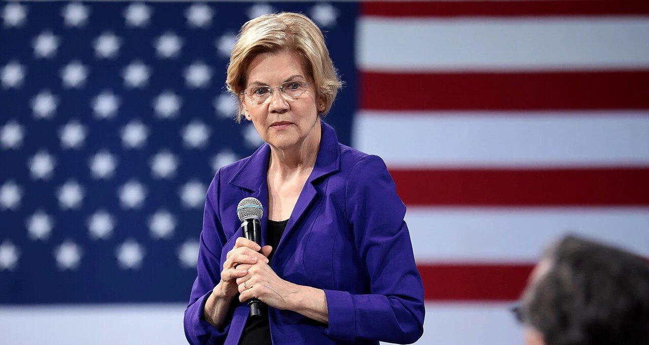Elizabeth Warren acusa CFPB de sabotar plano de Trump - Imagem do artigo