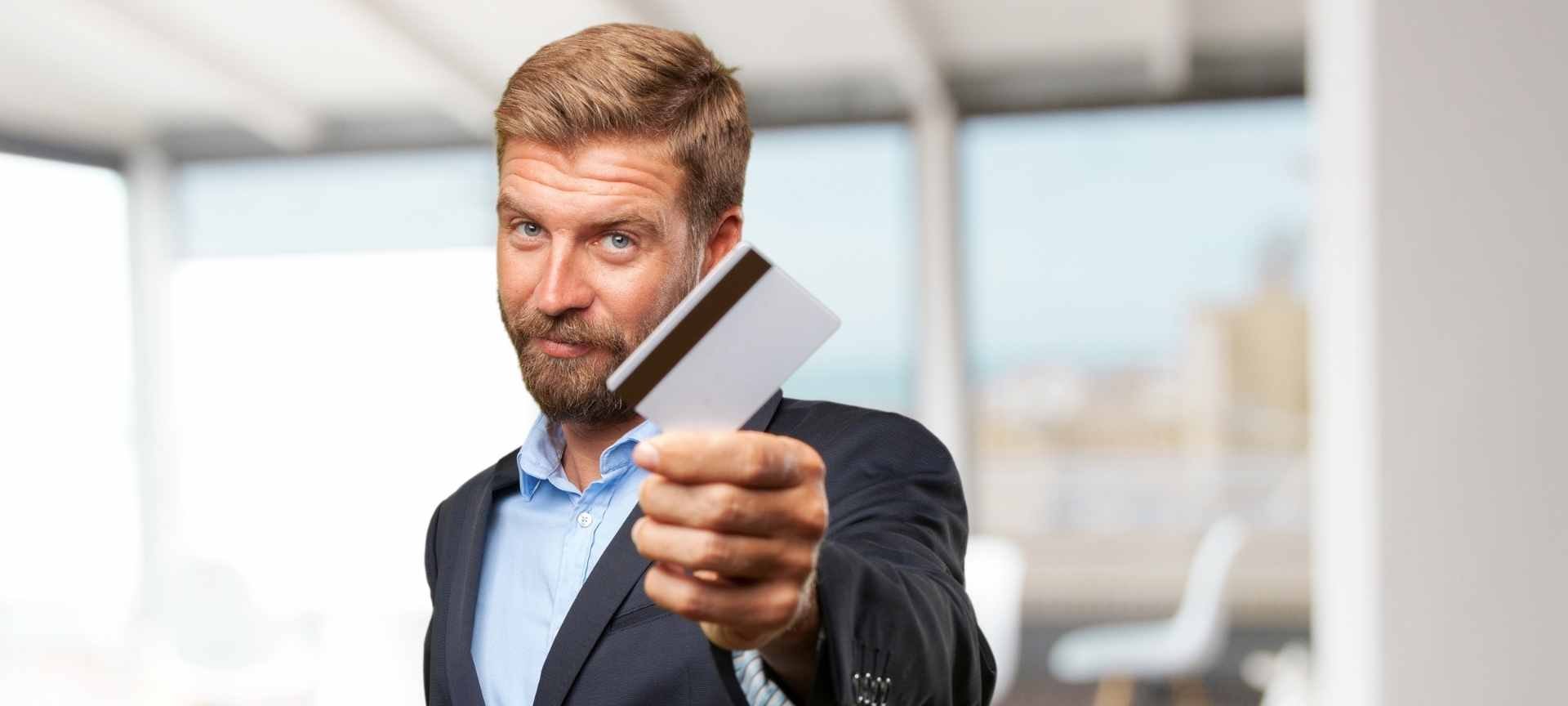 Lei limita juros do cartão de crédito e protege consumidor - Imagem do artigo