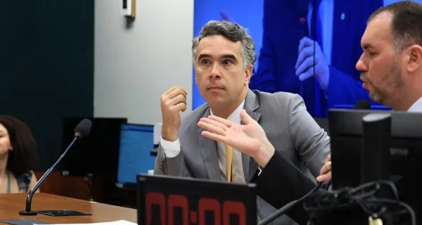 Limite de juros do cartão de crédito alivia dívidas - Imagem do artigo