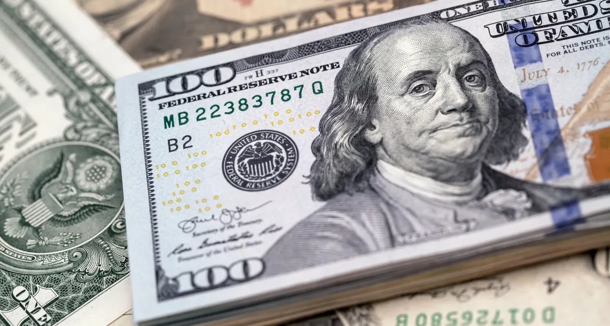 Dólar em queda no exterior em dia de IPCA-15 no Brasil - Imagem do artigo