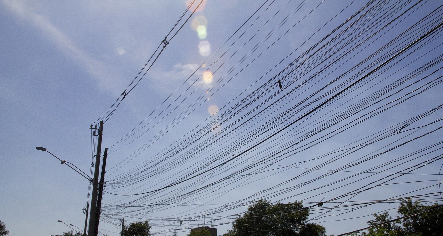 Leis bizarras no Brasil: do discoporto ao poste climatizado - Imagem do artigo