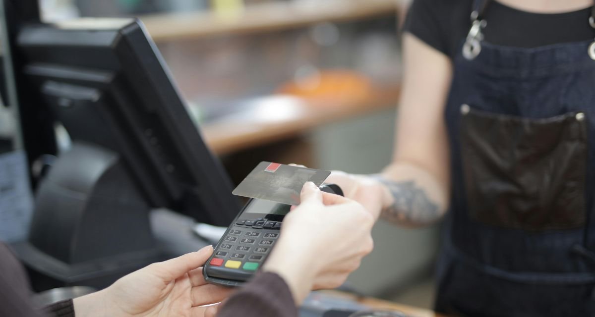 Receita Federal alerta: uso do cartão de crédito em 2026 - Imagem do artigo