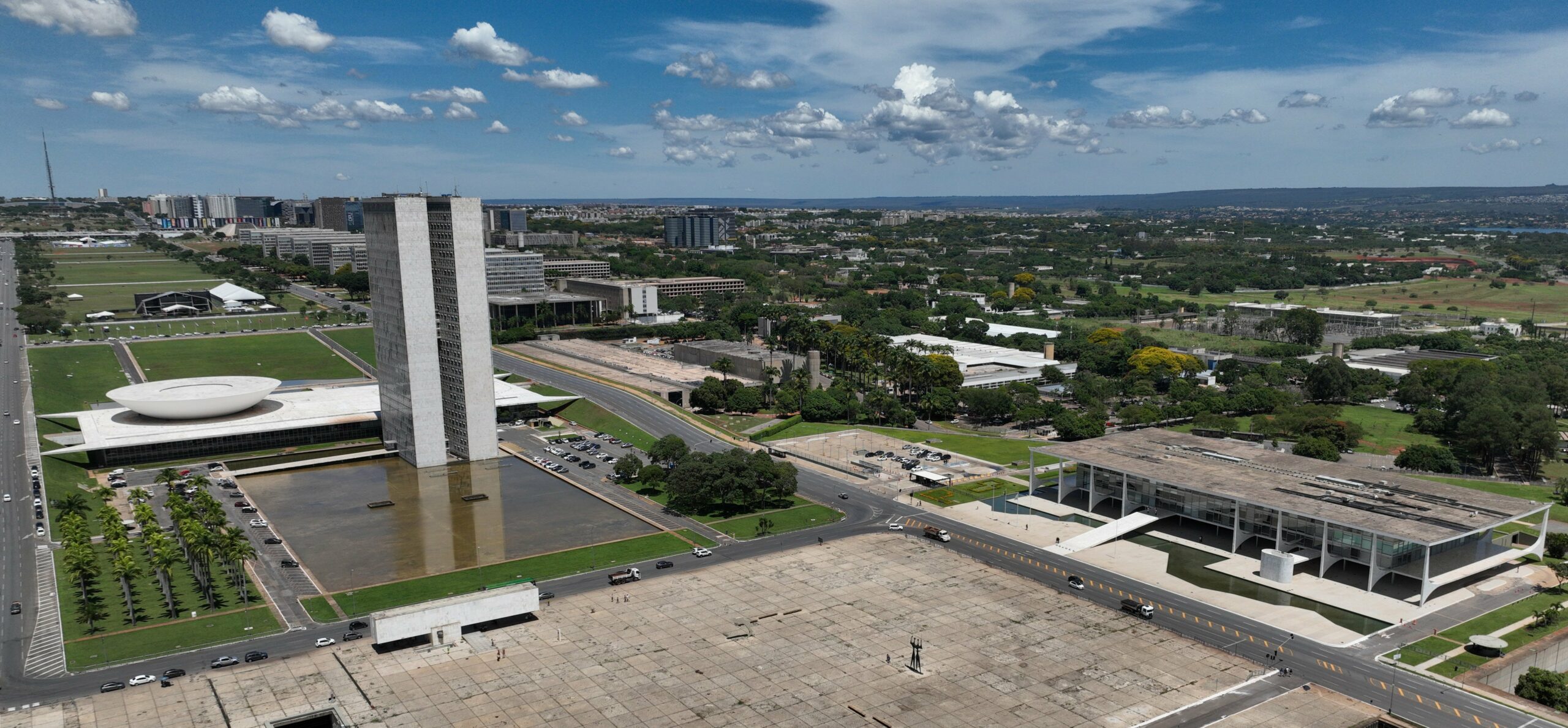 Reajuste salarial do Legislativo custará R$ 790 milhões - Imagem do artigo