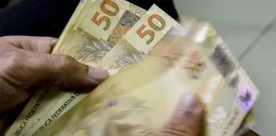 Endividamento das famílias atinge 79,5%, mas inadimplência cai - Imagem do artigo original