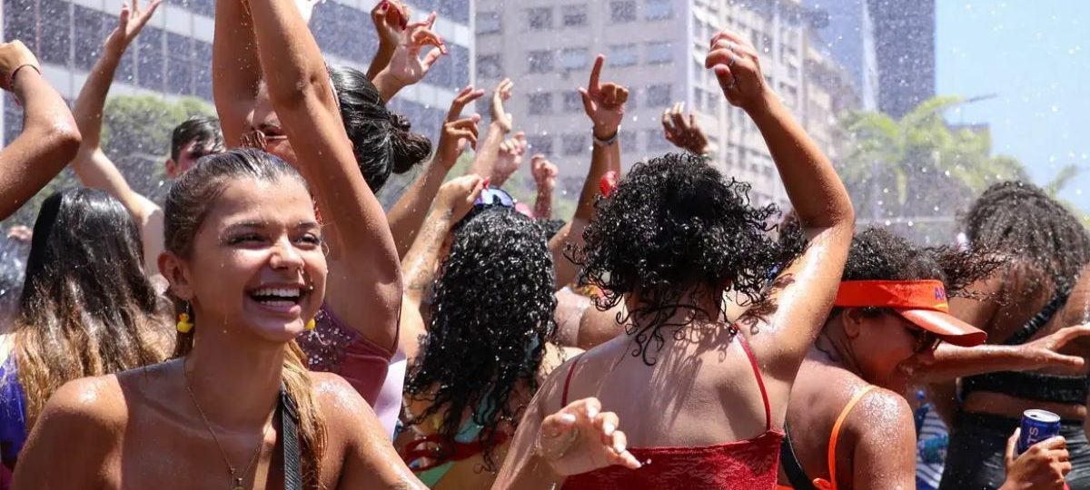 Previsão do tempo Carnaval 2026: calor de 40°C e chuva - Imagem do artigo