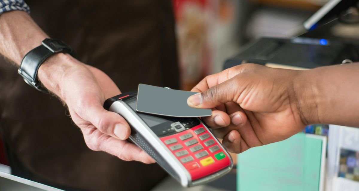 Compras pequenas no cartão de crédito viram armadilha - Imagem do artigo
